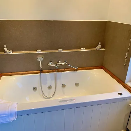 Domaine De La Noiseraie 4*