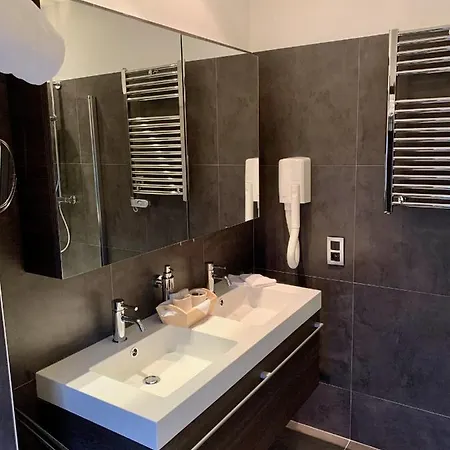 Bed & Breakfast Domaine De La Noiseraie 4*