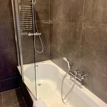 Domaine De La Noiseraie فندق مبيت وإفطار 4*