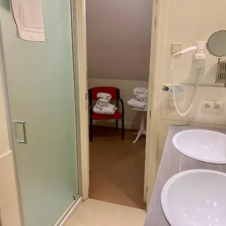 Domaine De La Noiseraie فندق مبيت وإفطار 4*