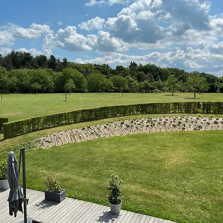 Domaine De La Noiseraie Bed & Breakfast 4*