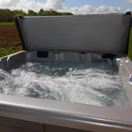 Domaine De La Noiseraie B&B