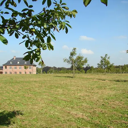 Domaine De La Noiseraie 4*