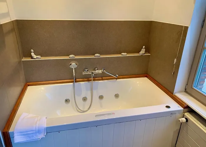 Domaine De La Noiseraie 4*