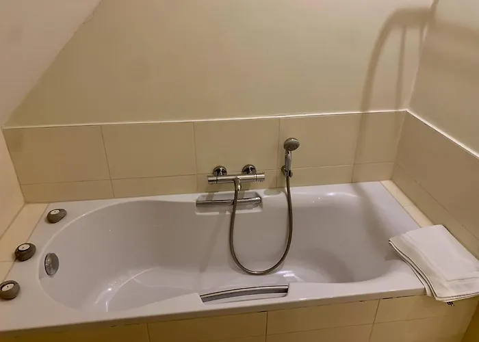 Bed & Breakfast Domaine De La Noiseraie 4*